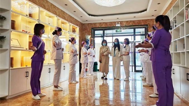 育婴师证与保育员证：职业定位与技能要求的差异解析