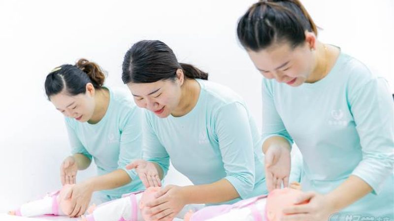 北京月嫂与育儿嫂：角色定位与职责差异解析